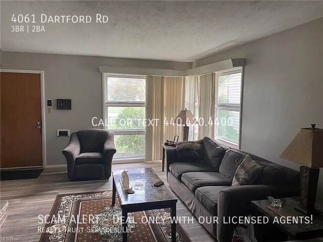Building Photo - Great, Comfortable 3 bedroom 2 bathroom ho...