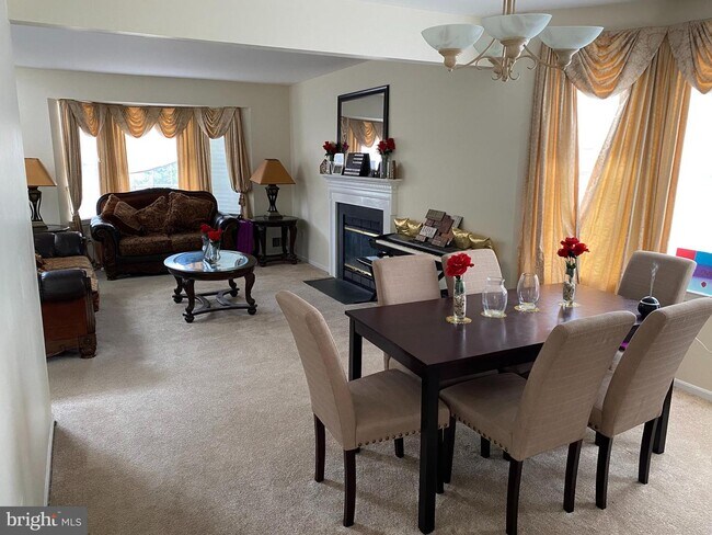 Building Photo - 7 Brentwood Ct