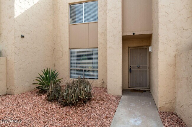 Building Photo - 3522 W Dunlap Ave