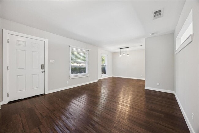 Building Photo - 9711 Marlborough Dr