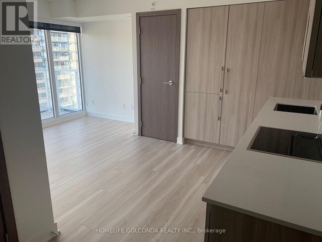 Building Photo - 19 Bathurst St