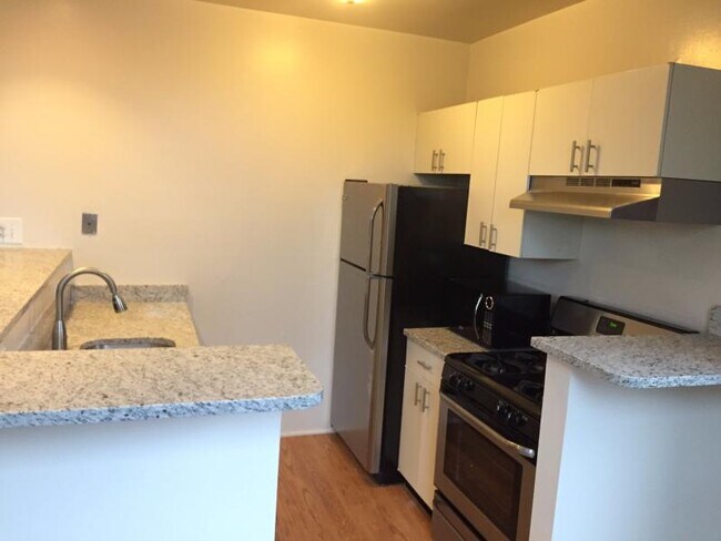 Foto del edificio - 1048 W Dickens Ave
