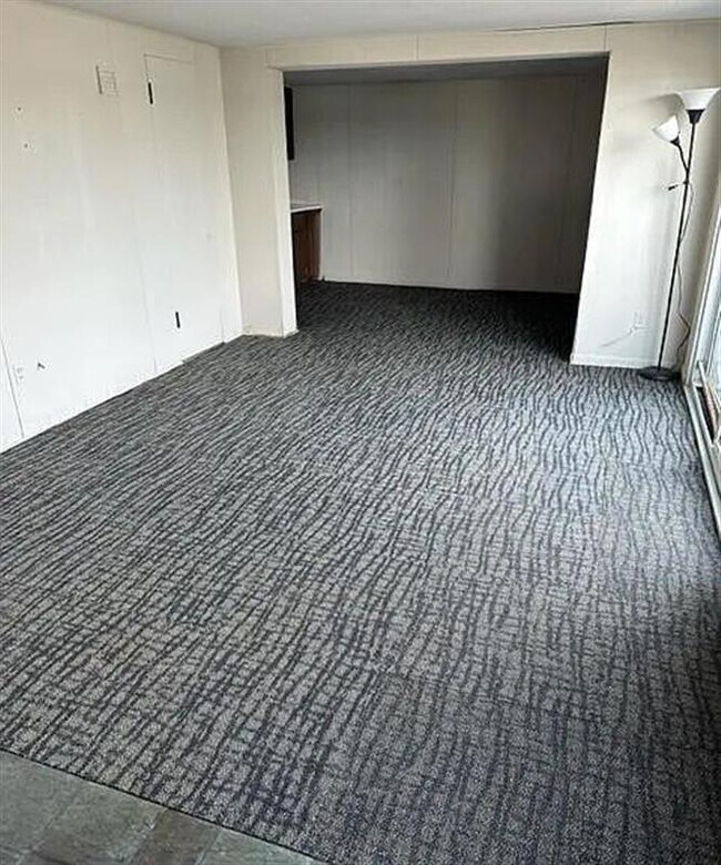 Building Photo - EXQUISITE Durnham Home