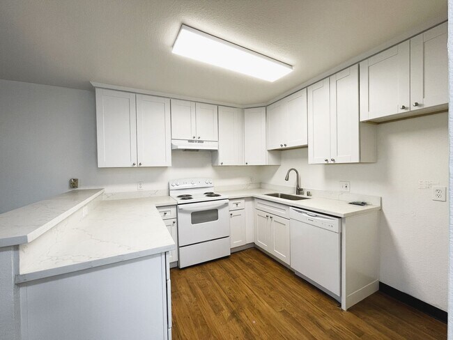 Foto del edificio - San Jose - Updated Home with Garage & Carport