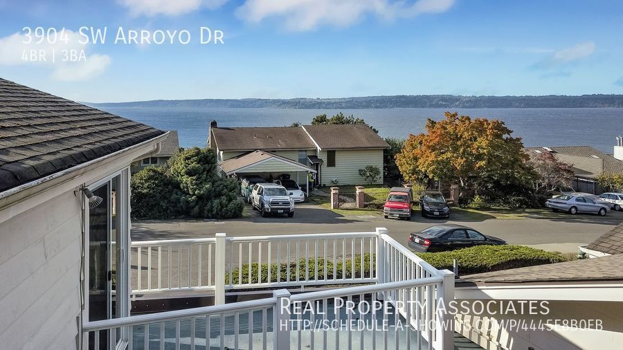 Primary Photo - Pet friendly, 4 bed, 2.5 bath SFH in W.Sea...