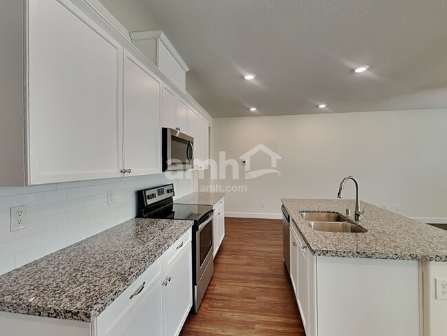 Building Photo - 9284 S Park St