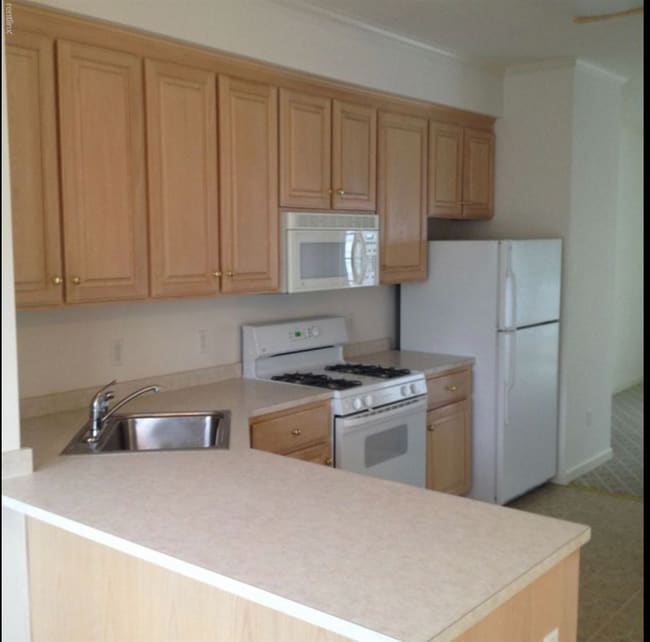 Building Photo - 28503 Pinehurst Cir