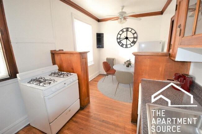 Foto del edificio - 4830 W Addison St