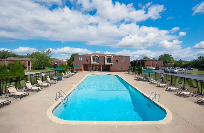 Building Photo - Regency Court
