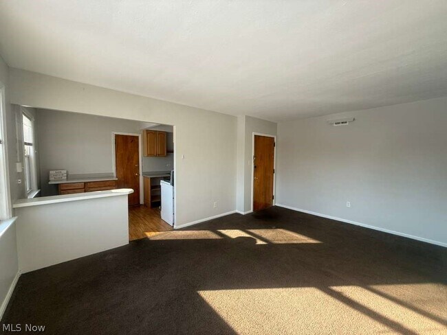 Foto del edificio - 2027 Warrensville Center Rd