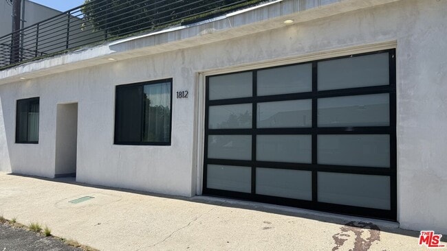 Foto del edificio - 1812 Navy St