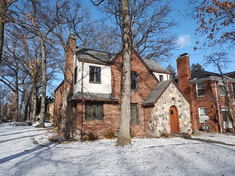 Primary Photo - 2324 Kenwood Blvd