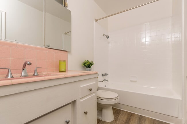 Building Photo - 2849 Waverly Dr