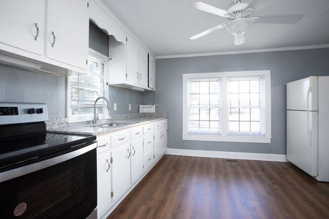 Building Photo - Friendly 2 Bedroom, 1 Bath bungalow in Hillsborough!