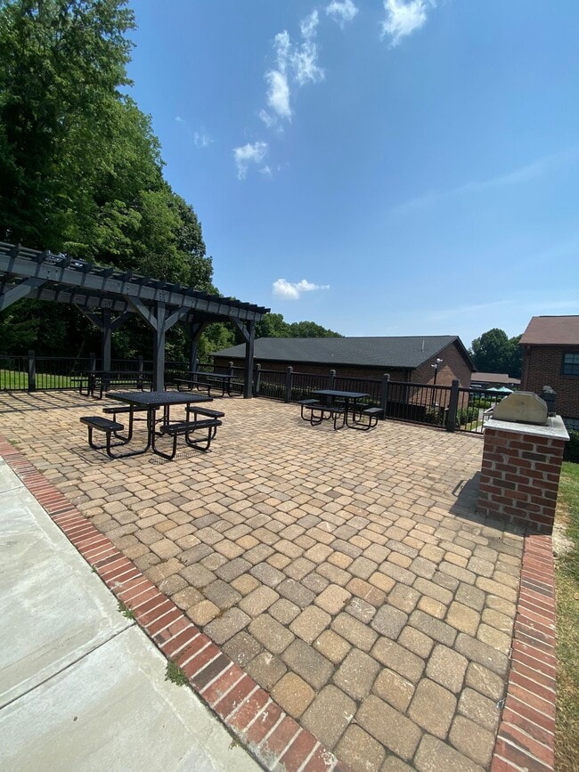 Building Photo - June Specials: Application Fee WAIVED ALL month!