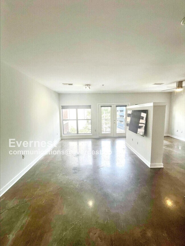 Foto del edificio - 2 Bedroom Condo at the Bristol on Broadway...
