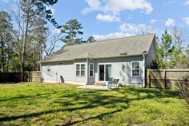 Foto del edificio - 3/2 with FROG Hampstead + huge yard