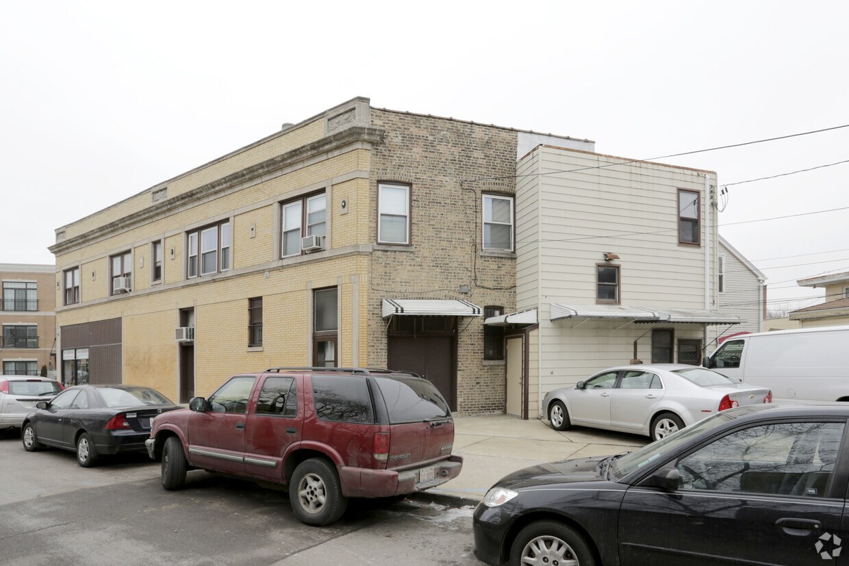 Building Photo - 3435 N Milwaukee Ave