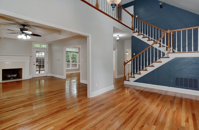 Foto del edificio - 801 Brightwood Ln