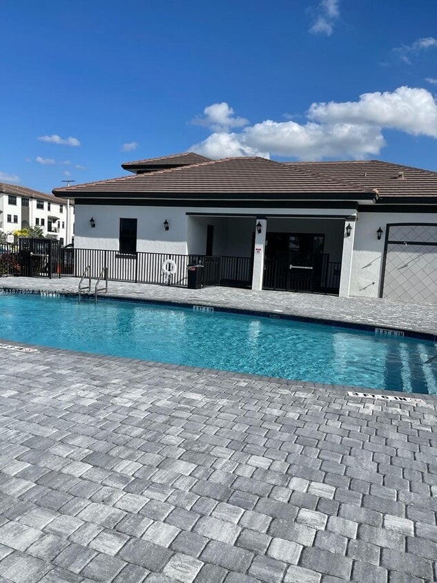 Primary Photo - 15540 SW 136th St