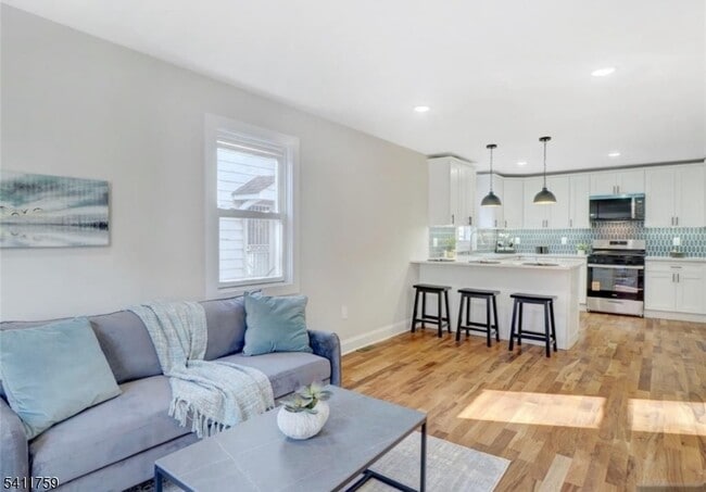 Foto del edificio - 495 S Clinton St