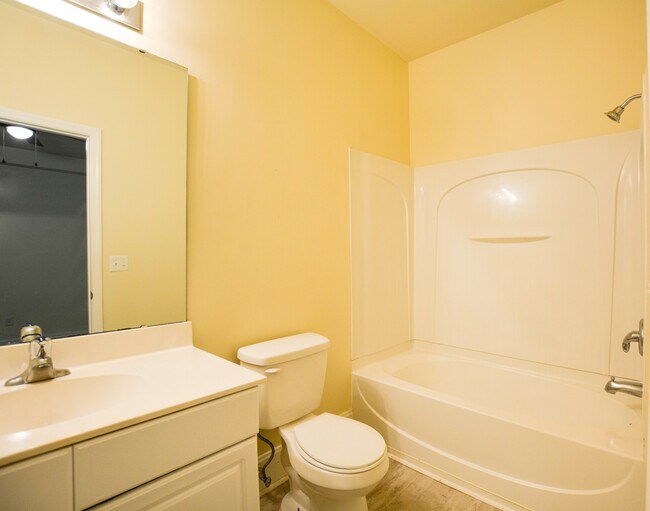Building Photo - 4636 N Palm View Cir