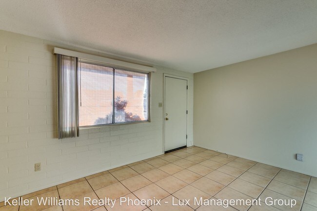 Building Photo - 909 S Kenwood Cir