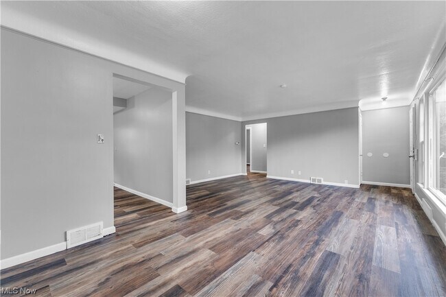 Building Photo - 18304 Garden Blvd