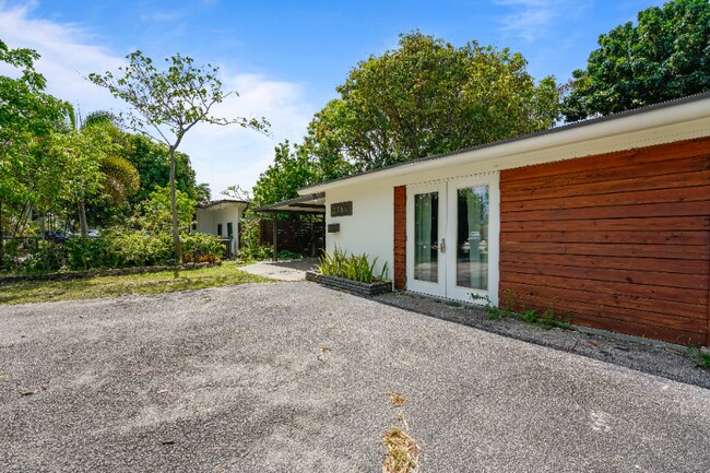 Foto del edificio - 3355 SW 22nd St