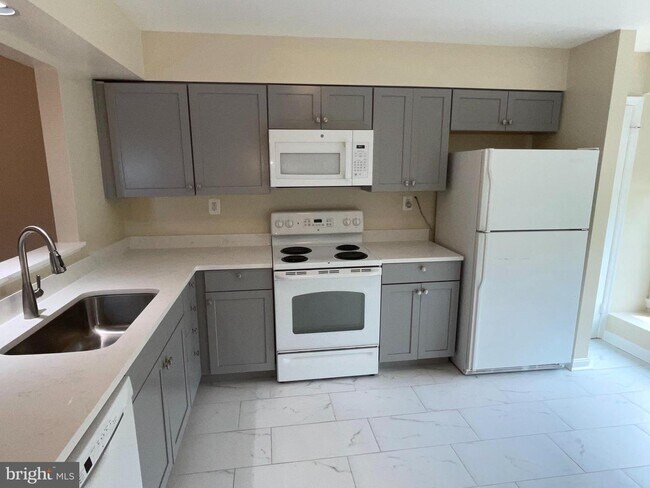 Building Photo - 1311 Templeton Pl