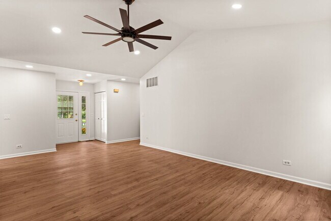 Foto del edificio - 198 Mistwood Ln