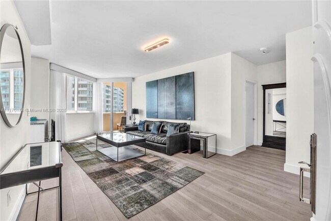 Foto del edificio - 300 South Pointe Dr