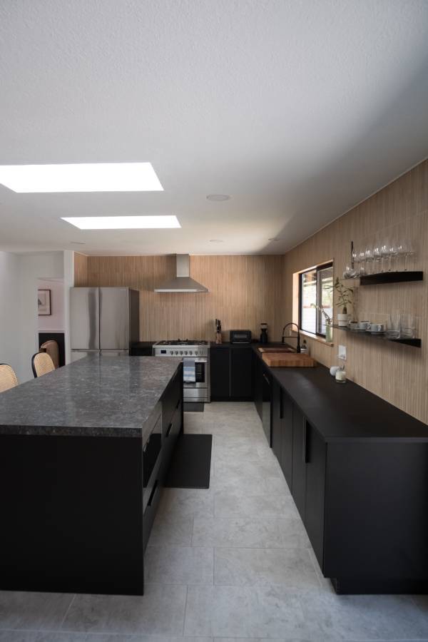 Foto del edificio - 2440 Redwood Rd