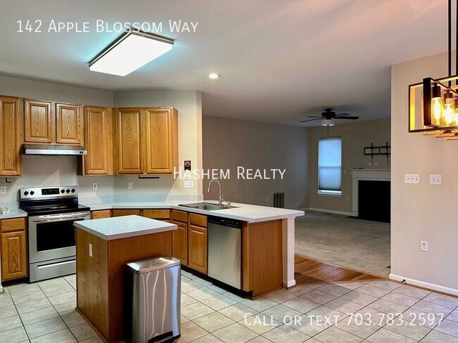 Foto del edificio - Stunning 5-Bedroom, 3.5-Bath Home in Sough...