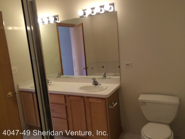Foto del edificio - 4047-4049 N Sheridan Rd