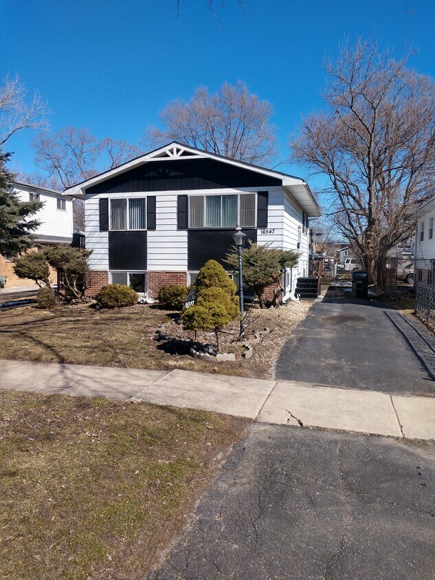 16547 Marshfield Ave, Markham, IL 60428 House Rental in Markham, IL