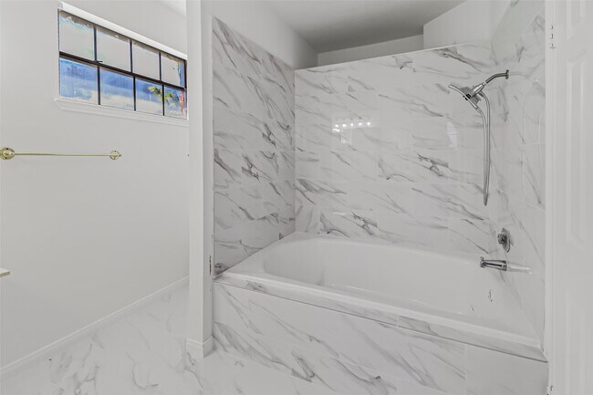 Foto del edificio - 8888 Benning Dr