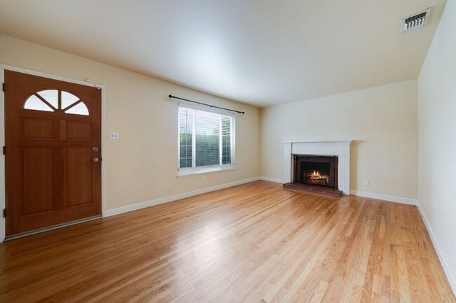 Foto del edificio - 5113 Sitton Way