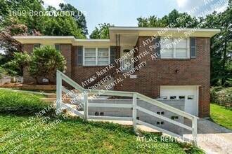 Building Photo - 1009 Broadmoor Dr