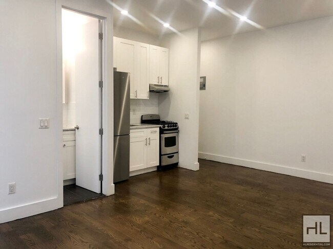 Foto del edificio - EASTERN PARKWAY / Spacious Crown Heights 1...
