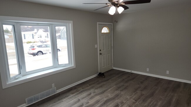 Building Photo - 2000 32nd St