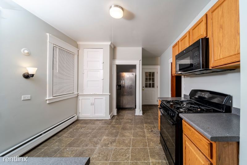 5 br, 2.5 bath House - 463 Morris St