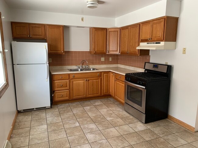 Kitchen - 3412 Plum St