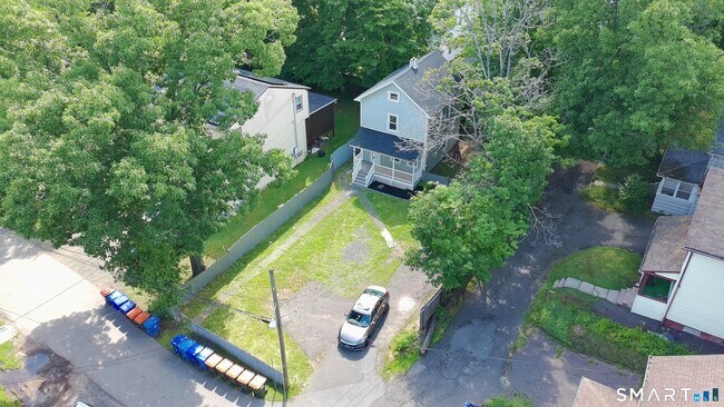 Foto del edificio - 28 Quinlan Ave