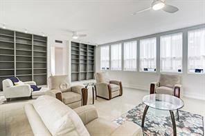 Foto del edificio - 2246 Quenby St
