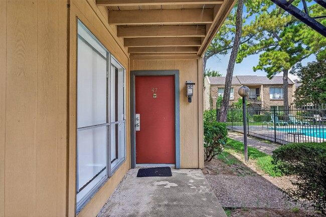 Building Photo - 3303 W Greenridge Dr