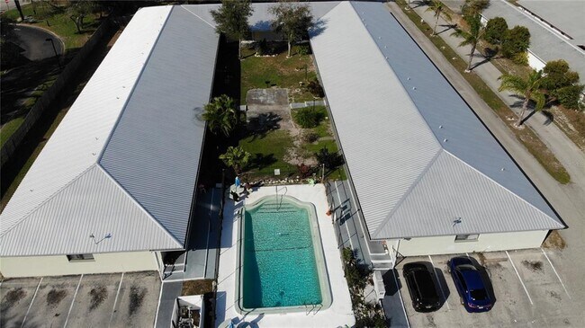 Foto del edificio - 2205 Knox McRae Dr