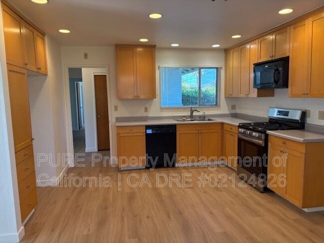Building Photo - 1432 Weaverly Dr