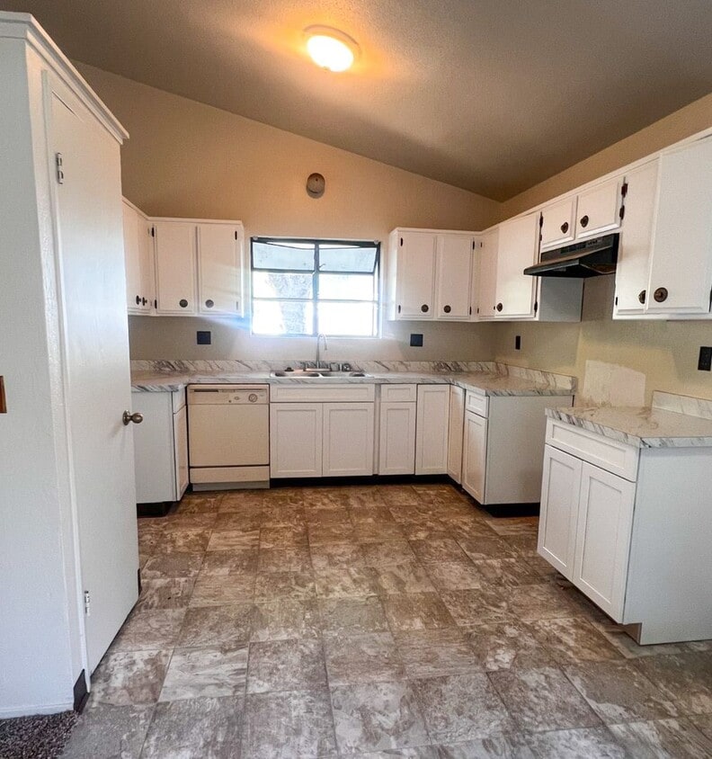 Primary Photo - East Chico 3 Bedroom Home Near Bidwell Park