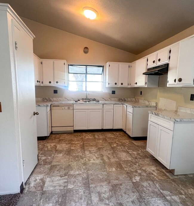 Building Photo - 1475 Manzanita Ave